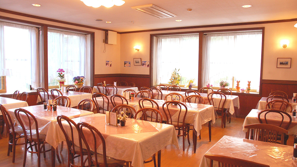 木のぬくもりに包まれたレストラン